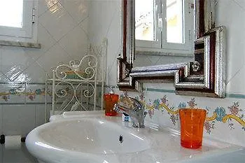 Mimosa אנה קאפרי